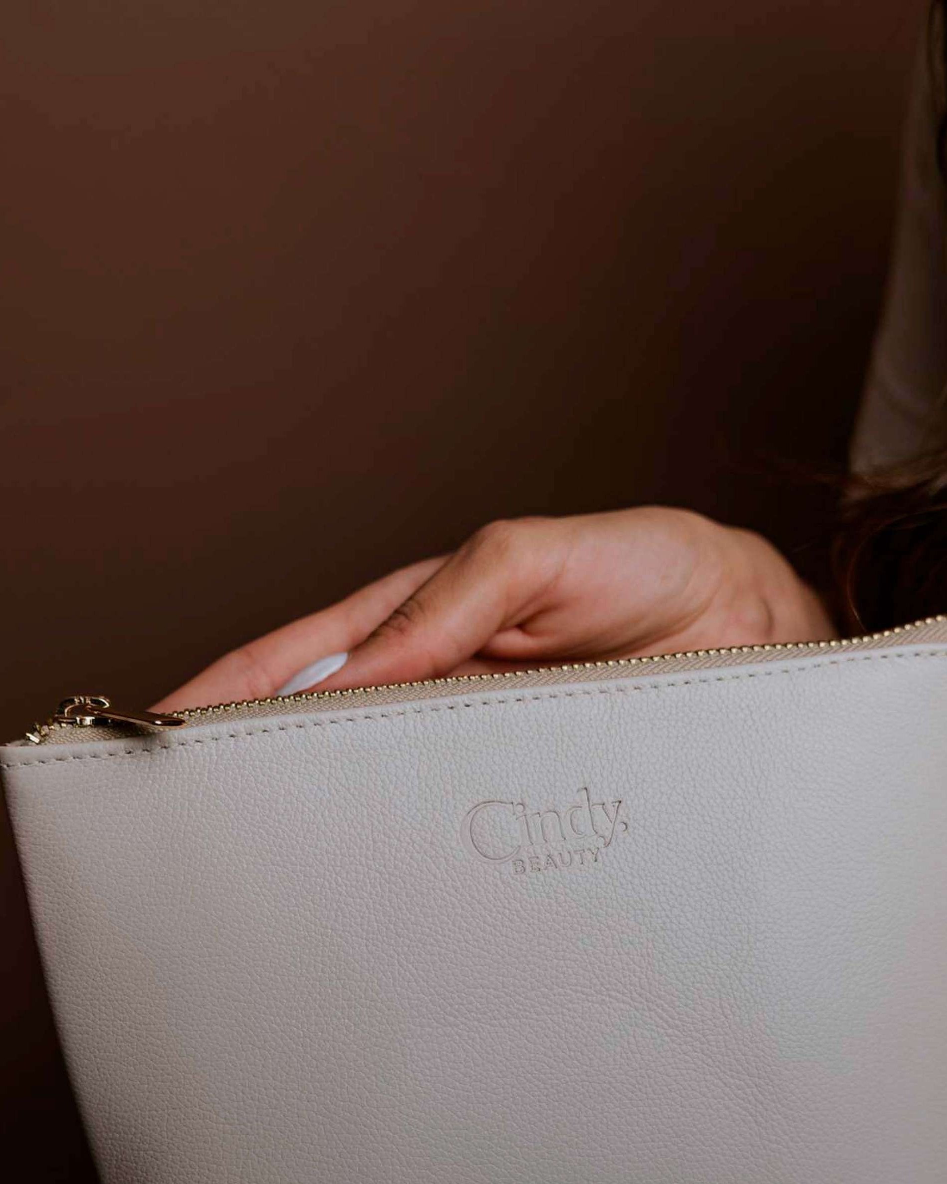 Necessaire Petite em couro legítimo